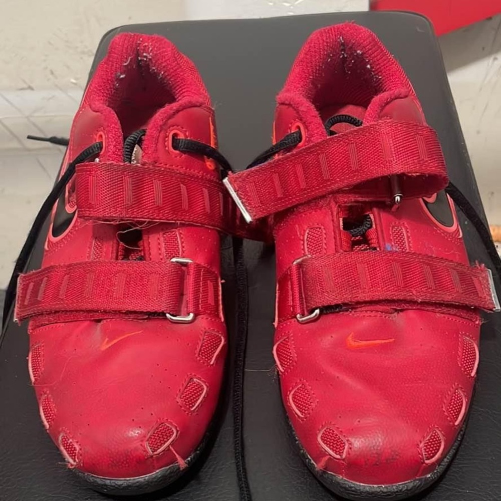 Nike Romaleo 2- Men’s 6.5/Womens 8